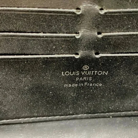 LOUIS VUITTON Zippy Wallet Noir Mahina - Long Wallet 425-081225